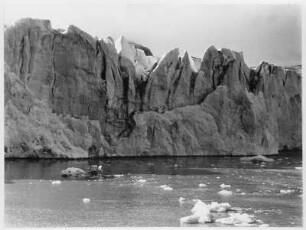 Spitzbergen : Gletscher auf der zu Norwegen gehörenden Inselgruppe Spitzbergen