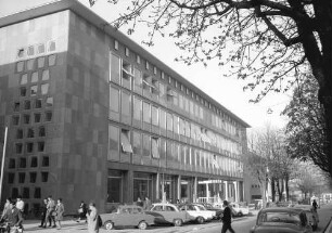 Freiburg: Außenansicht des neuen Postamtes von Nordosten