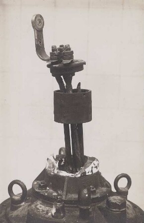 Schalthaus W.I, Stromwandler-Defekt durch Bedir-Kurzschluß am 24.10.1924 - Detail eines defekten Stromwandlers