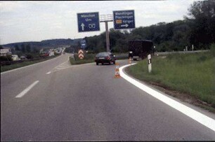 Einfahrt in Kreisel (in Richtung Wendlingen)