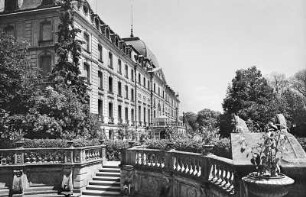 Donaueschingen, Schloss : Donaueschingen. Schloss (1723, 1893, F.J. Salzmann). Gartenansicht