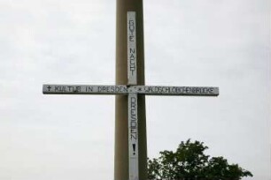 Dresden-Neustadt, Bautzner Straße. Elbufer. "Grabkreuz" für die Kulturstadt Dresden (Protest gegen geplanten Bau der Waldschlösschenbrücke)