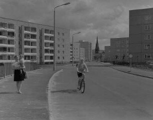 Dresden-Leuben. Wohnkomplex, Blick durch die Zamenhofstraße