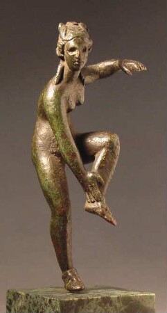 Römische Statuette der sandalenlösenden Venus