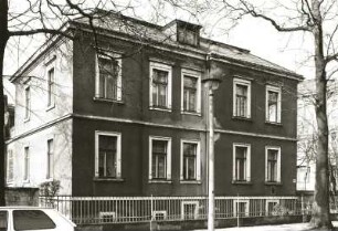 Dresden-Neustadt, Nordstraße 11 / Ecke Löbauer Straße. Wohnhaus (1851/1900). Straßenansicht mit Einfriedung