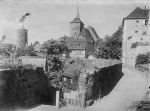 Bautzen. Stadtteilansicht mit Alter Wasserkunst (1558; W. Röhrscheidt d. Ä.) und Michaeliskirche von Südosten