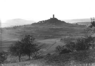 Biebertal-Vetzberg, Burg : Biebertal-Vetzberg. Ortsteilansicht mit Burgberg. Blick vom Gleiberg nach Nordwesten