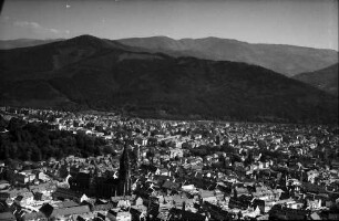 Freiburg: Gesamtbild Stadtmitte, mit Bergen