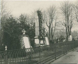 Grabmal auf dem Friedhof, Christianskirche, Ottensen