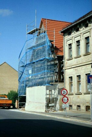 Fachwerkhaus mit eingerüstetem Giebel
