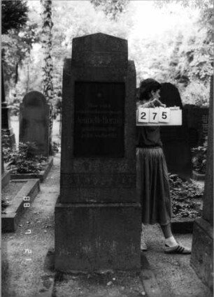 Grabstein 275