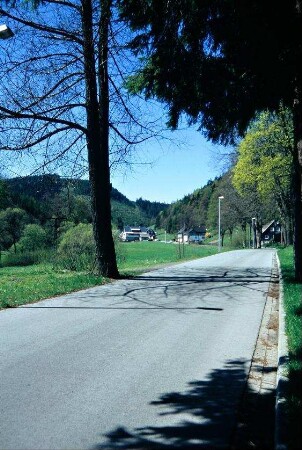 Giftigstraße und Blick in die Ortslage Giftiggrund