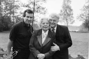 Kultur: Schauspielerin Heidi Kabel, Couturier und Chansonnier Jürgen Hartmann, Trompeter Peter Beil: aus Anlass eines Auftritts bei Veranstaltung am See: 21. Mai 1999