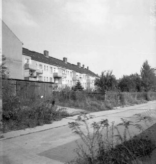 Chemnitz-Gablenz, Charlottenstraße 102/104/106. Wohnblock (um 1920/1930). Gartenansicht