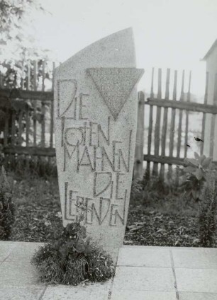 Gedenkstein für zwei 1945 ermordete KZ-Häftlinge