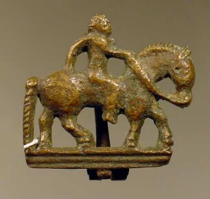Fibel in Form eines Reiters zu Pferd