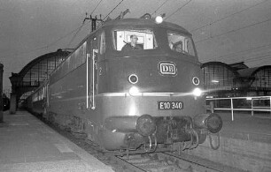 Orient-Express der Deutschen Bundesbahn im Karlsruher Hauptbahnhof.