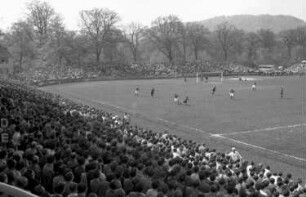 Freiburg: Mösle-Stadion; Publikum beim [Spiel]