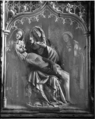 Tiefenbronn Katholische Kirche Sankt Maria Magdalena Hochaltar (1469) von Hans Schüchlin Schrein geöffnet - Mitte die Beweinung