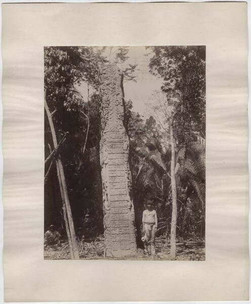 Stele 5 (F). East side. "Above the usual sign of the inscription. Large parallelism with the west side of the same stele."