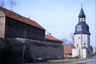 Reste der Stadtmauer mit Torturm