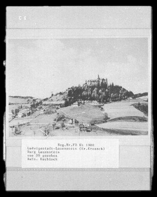Ludwigsstadt-Lauenstein. Ortsteilansicht. Blick zur Burg Lauenstein (12. Jahrhundert, nach 1896 Restaurierung; G. Wolff, 1966/1967 Sanierung). Ansicht von Südosten