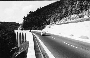 Malakoffbrücke und Stützmauer, km 152,323 - 152,436