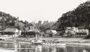 Personen-Seitenraddampfer "Lobositz" (1892, Werft Blasewitz). Ortsteilansicht Rathen von Süden mit Talwächter und Lokomotive