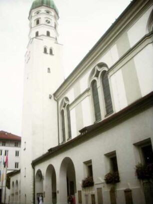 Klosterkirche-Turm und Langhaus über Traufseite