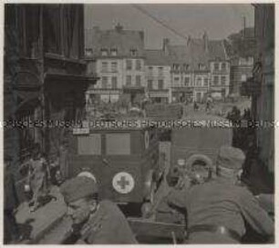 Wehrmachtssoldaten, Vormarsch in Frankreich, Straßen einer kleinen französischen Stadt