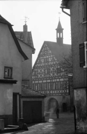Dornstetten: Durchblick zum Rathaus