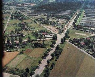 Luftaufnahme, Blick von Westen auf die Siedlung im Bereich der Heerstraße im Gebiet der Sandstraße und Meydenbauerweg. Berlin-Wilhelmstadt, Heerstraße