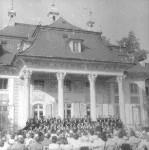 Konzert mit dem Dresdner Kreuzchor unter Leitung von Martin Flämig. Schloßhof vor dem Bergpalais von Schloß Pillnitz, Juni 1976