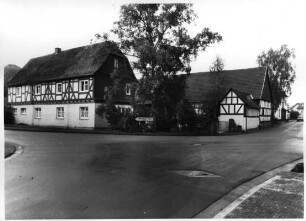 Ehemaliges Hofgut; Leun, Bahnhofstraße 3, Bahnhofstraße 5
