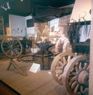 Rüsselsheim. Stadt- und Industriemuseum. Darstellung einer Rüsselsheimer Schmiede nach einer Fotografie aus dem Jahre 1918
