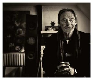 RAIMUND FRIEDRICH IN SEINEM ATELIER