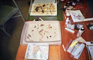 Kulturzentrum Wassermühle: Atelierhaus: Atelier von Stipendiat Dirk Meinzer mit verschiedenen Arbeitsmaterialien