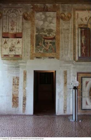 Scheinarchitektur mit mythologischen Szenen und Landschaften zwischen Groteskendekoration, Grotesken und mythologische Szenen zwischen fingierten Hermen, Diana mit Satyr