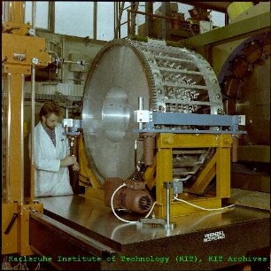 Komponentenentwicklung für den Crystal Barrel (CB)-Detektor im Institut für Kernphysik II (IK II)