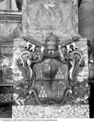 Cathedra Petri, Kirchenväter, Seitliche Postamente: Wappen von Papst Alexander VII.