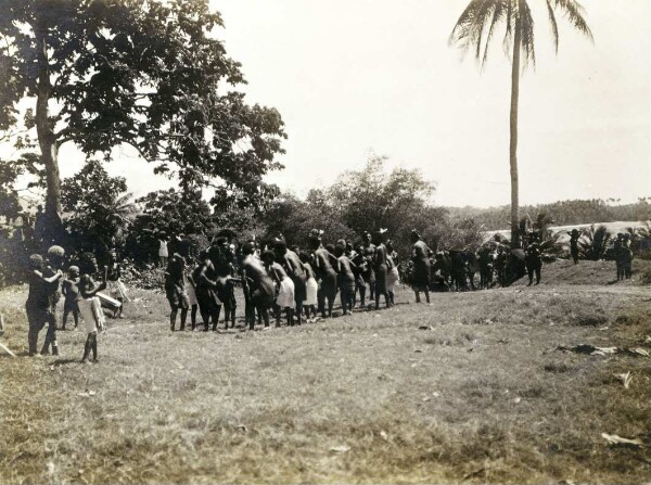 "Danse des ouvriers de la plantation de la Nouvelle-Guinée Comp."