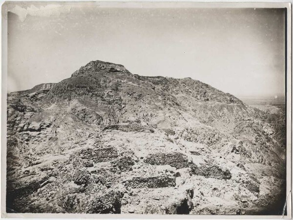 Ruinen vom Cerro de Borró. Es ist dieses ein einzelner Berg in der Hacienda de Collús, zusammengehörig mit der Hacienda Pomalca, Provinz Chiclayo.