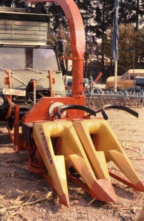 Fotografie: Maishäcksler angebaut, Frontanbau
