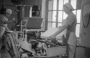Aufnahmen einer Reportage aus der Süßwarenfabrik VEB Zetti Schokoladen und Zuckerwaren Zeitz in Zeitz