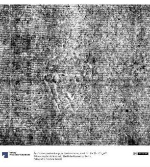 Buchstabe (zweikonturig): W, darüber Krone