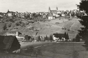 Freudenstadt, Stadtansicht : Freudenstadt. Stadtansicht mit evangelischer Stadtkirche und Cafe Chrisofstal von Südwesten