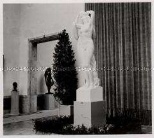 München, Bildhauer Professor Josef Thorak, Kunstausstellung, Figur "Zwei Menschen"