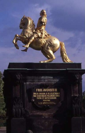 Dresden - Reiterdenkmal : Reiterdenkmal für Kurfürst August den Starken, aufgenommen ca. 2001 in Dresden