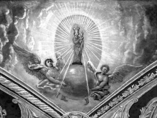 Madonna auf der Weltkugel von Engeln getragen