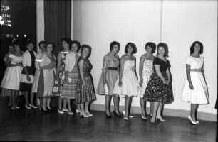 9. Tagung 1959 Physiker; Studentenabend Stadthalle Lindau: Reihe der Mädchen